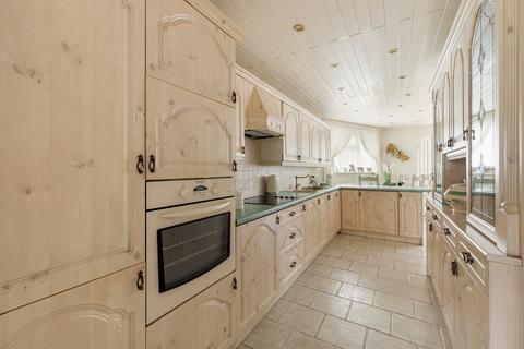 3 bedroom end of terrace house for sale, Oakleafe Gardens, Ilford, IG6