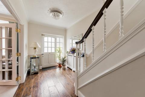 3 bedroom end of terrace house for sale, Oakleafe Gardens, Ilford, IG6