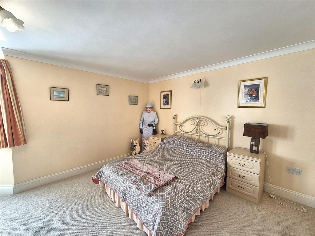 Bedroom 1.jpg