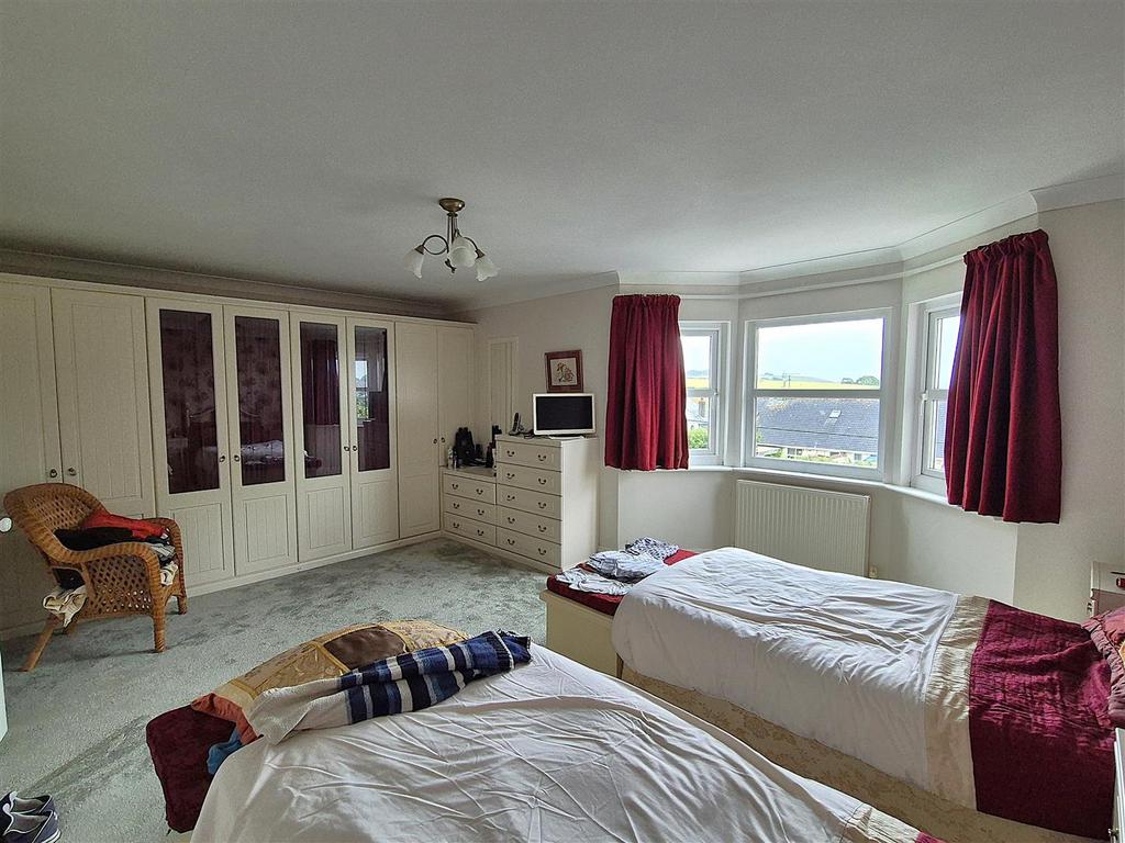 Bedroom 4 (2).jpg