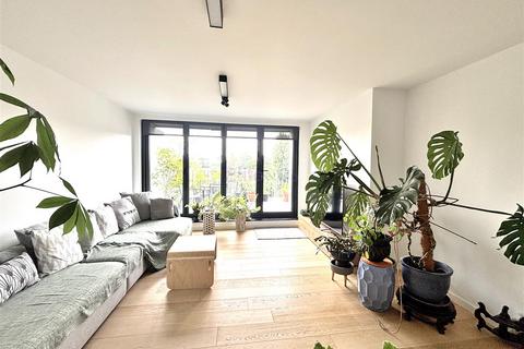 3 bedroom penthouse for sale, Court Downs Road, Beckenham, BR3
