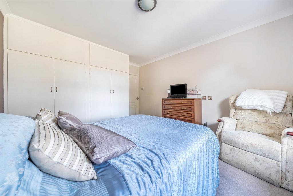 For Sale by  Aspire Residential   Glynde Avenue