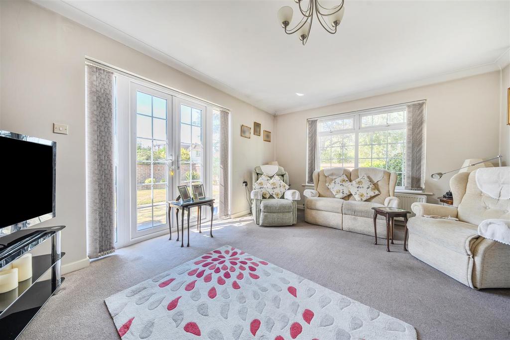 For Sale by  Aspire Residential   Glynde Avenue