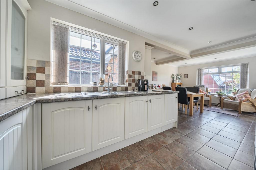 For Sale by  Aspire Residential   Glynde Avenue