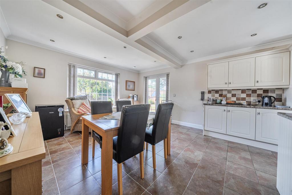 For Sale by  Aspire Residential   Glynde Avenue