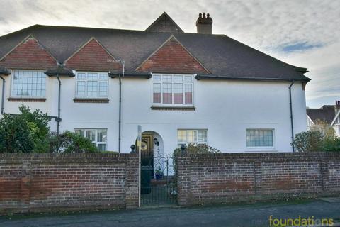 2 bedroom ground floor flat for sale, Cantelupe Road, Bexhill-on-Sea, TN40