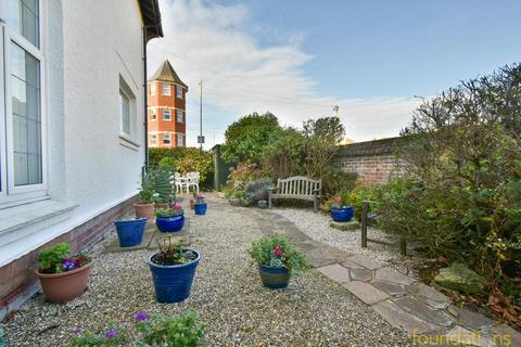 2 bedroom ground floor flat for sale, Cantelupe Road, Bexhill-on-Sea, TN40