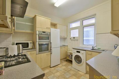 2 bedroom ground floor flat for sale, Cantelupe Road, Bexhill-on-Sea, TN40