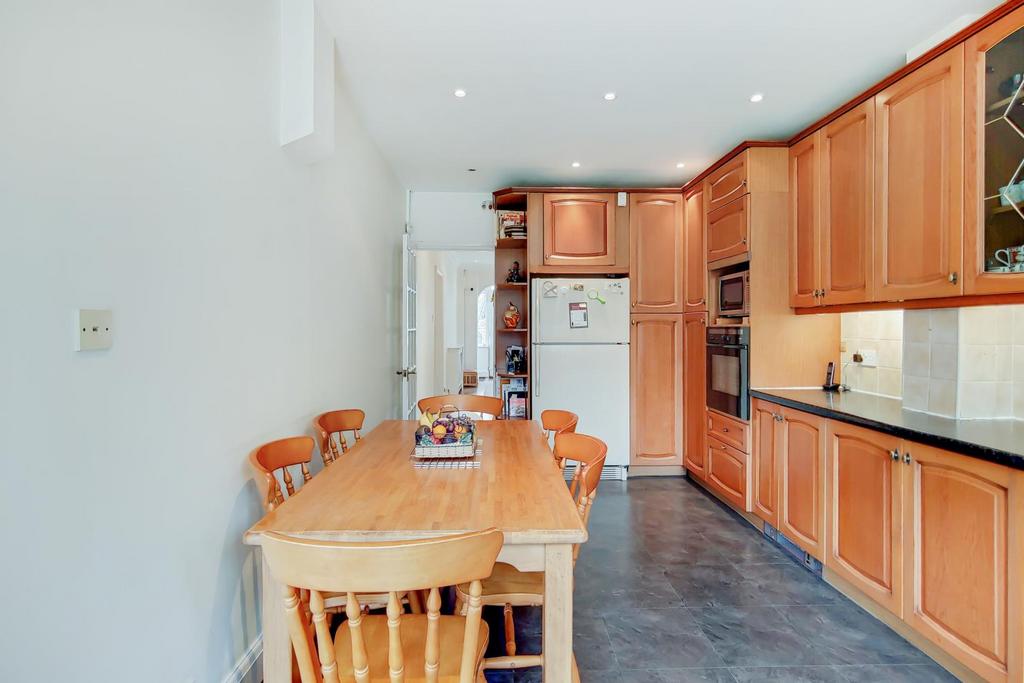 3 Kitchen-0.jpg