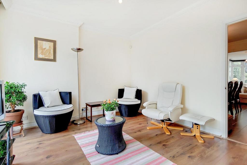 4 Dining Room-0.jpg