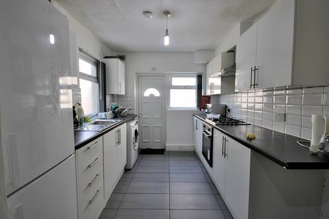 undefined, Liverpool L6