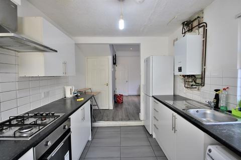undefined, Liverpool L6