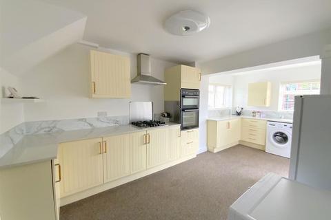 3 bedroom end of terrace house for sale, Cheshire Walk, Grimsby