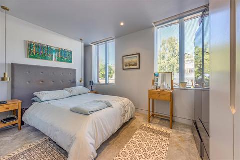 2 bedroom flat for sale, Swains Lane, Highgate, London, N6
