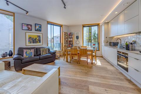 Swains Lane, Highgate, London, N6