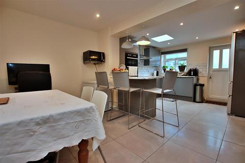 20 Reston Path, Borehamwood, WD6 5AU
