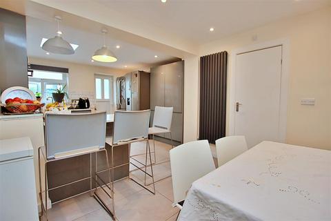 20 Reston Path, Borehamwood, WD6 5AU