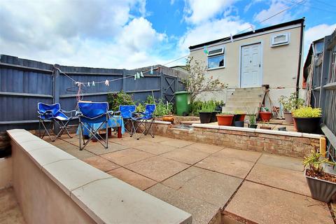 20 Reston Path, Borehamwood, WD6 5AU