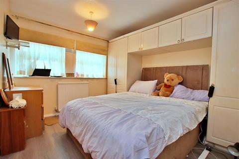 20 Reston Path, Borehamwood, WD6 5AU