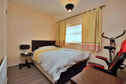 20 Reston Path, Borehamwood, WD6 5AU