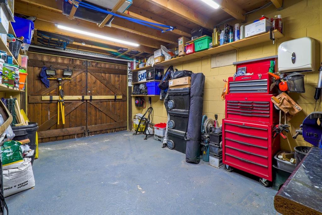 Garage barn