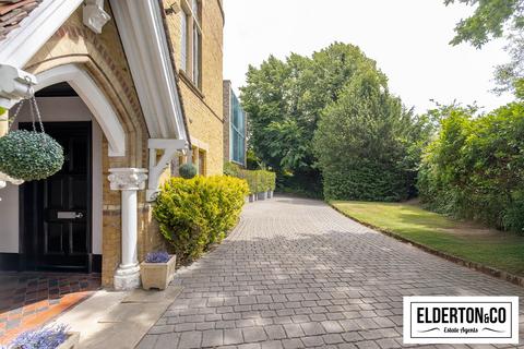 3 bedroom flat for sale, Redington Road, London NW3