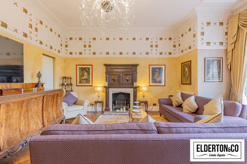 3 bedroom flat for sale, Redington Road, London NW3