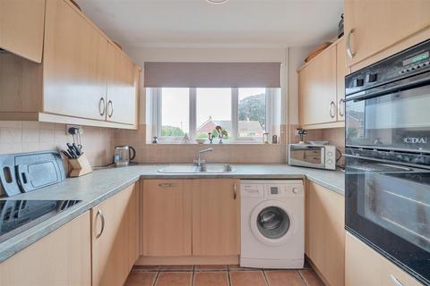 3 bedroom semi-detached bungalow for sale, Snowdon Close, Kidderminster
