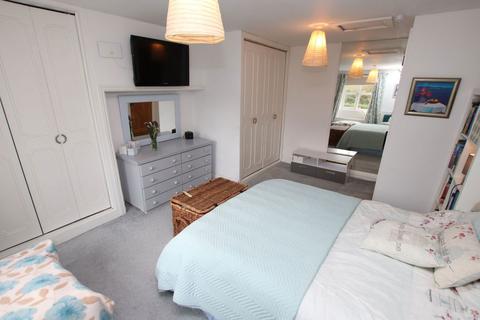 4 bedroom end of terrace house for sale, Spring Grove, Clayton West, Huddersfield, HD8 9HH