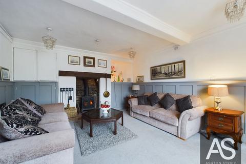 undefined, Tudor house, 5 High Street, TN33 0AE