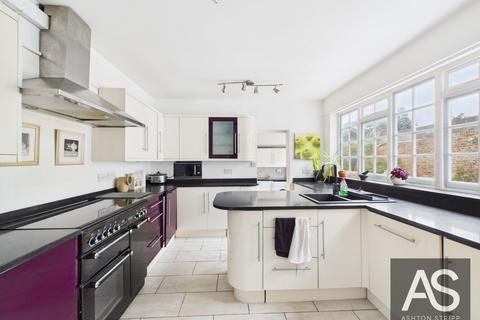 undefined, Tudor house, 5 High Street, TN33 0AE