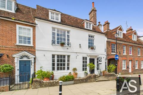 Tudor house, 5 High Street, TN33 0AE