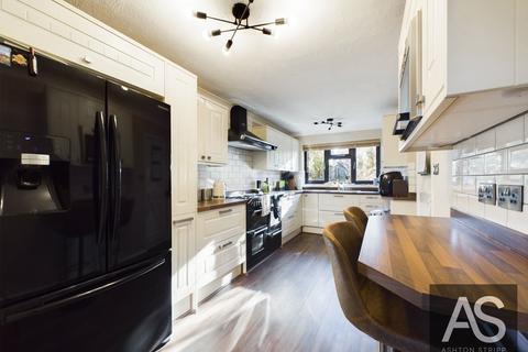 3 bedroom detached house for sale, Weald View, Staplecross, TN32