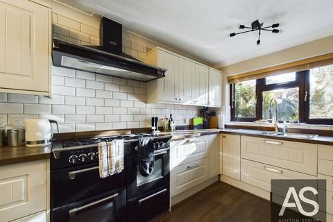 3 bedroom detached house for sale, Weald View, Staplecross, TN32
