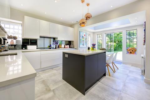 5 bedroom semi-detached house for sale, Meadway, London