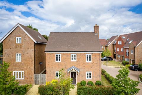 Isabella Walk, Tadworth, KT20