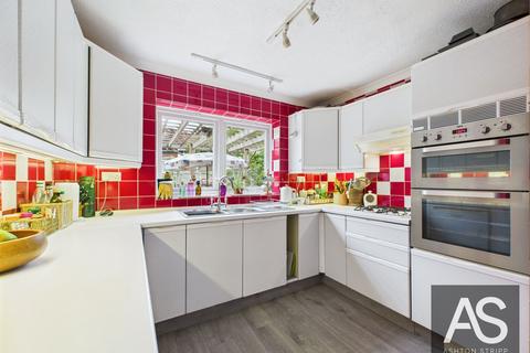 3 bedroom semi-detached house for sale, North Trade Road, Battle, TN33