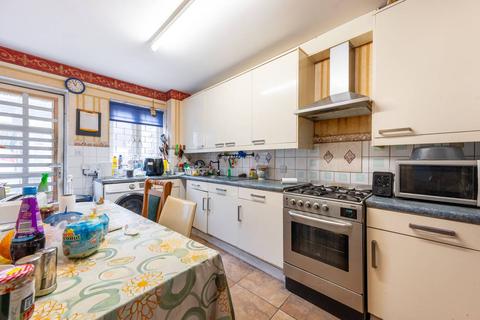 4 bedroom terraced house for sale, Chantry Crescent, Willesden, London, NW10