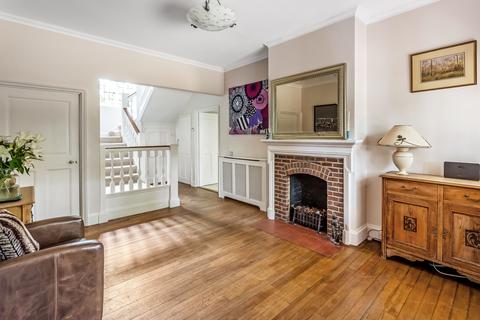 Flat 3, Instow Castle Road, Woking, GU21 4EU