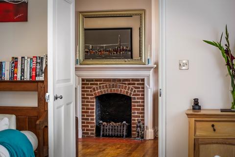 Flat 3, Instow Castle Road, Woking, GU21 4EU