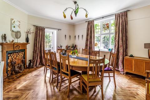 Flat 3, Instow Castle Road, Woking, GU21 4EU