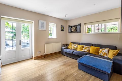 Flat 3, Instow Castle Road, Woking, GU21 4EU