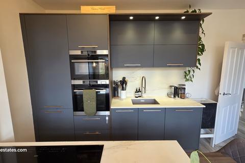 17 Bohun Grove, Barnet, EN4 8UA
