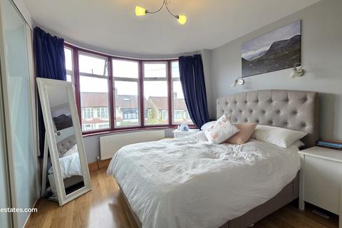17 Bohun Grove, Barnet, EN4 8UA