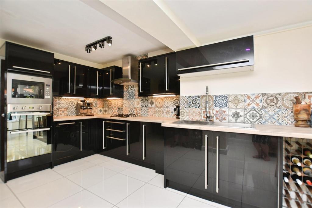 Fbd25b64-kitchen 20only.JPG