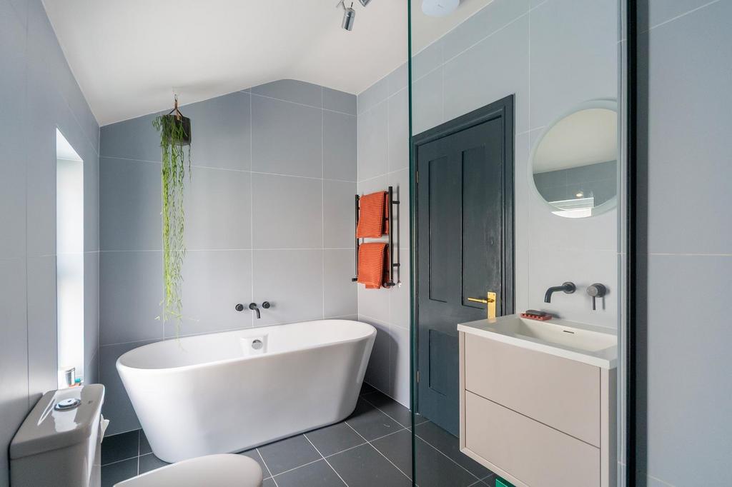 2 D7 RGK - Bathroom A.jpg