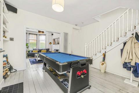 4 bedroom terraced house for sale, Haverhill Road, London SW12