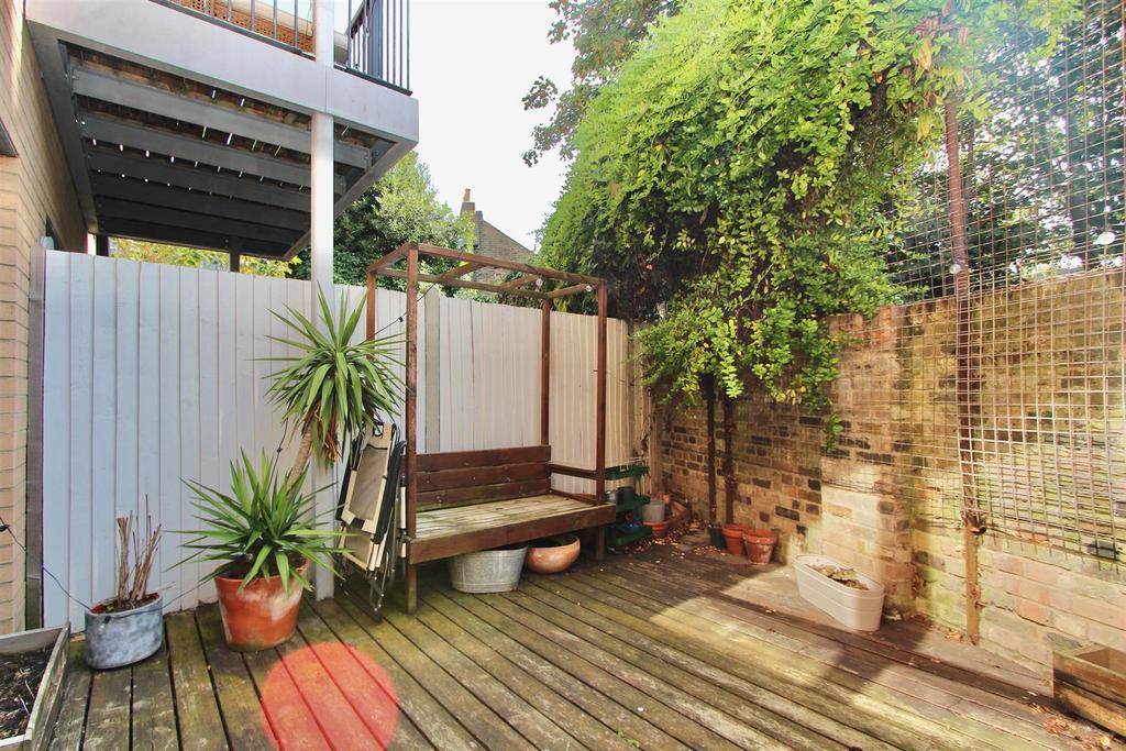 Saxony Court, E5