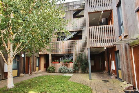 1 bedroom flat for sale, Geldeston Road, London E5