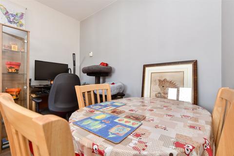 3 Chelsea Gardens, Sutton, SM3 9TN